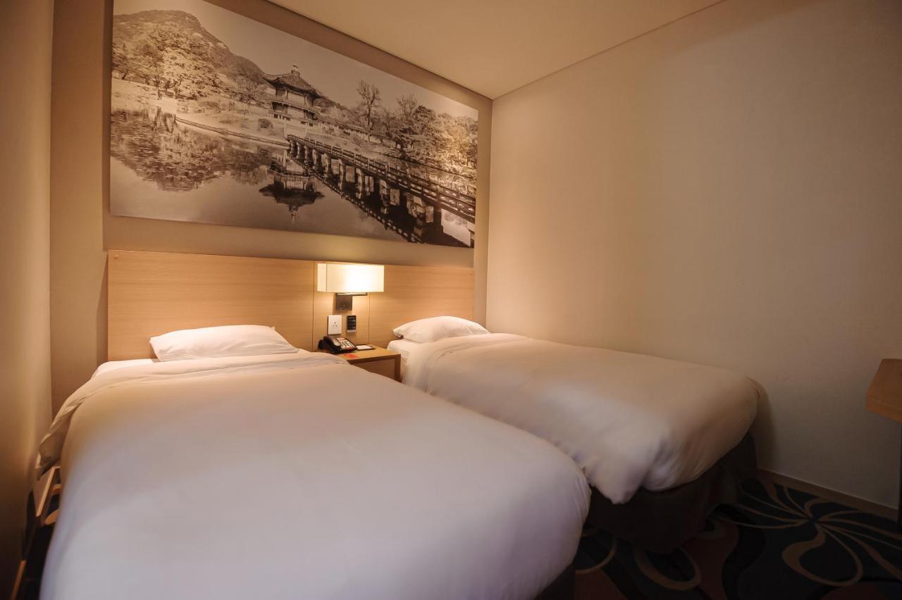 Travelodge Myeongdong Euljiro Szöul Kültér fotó