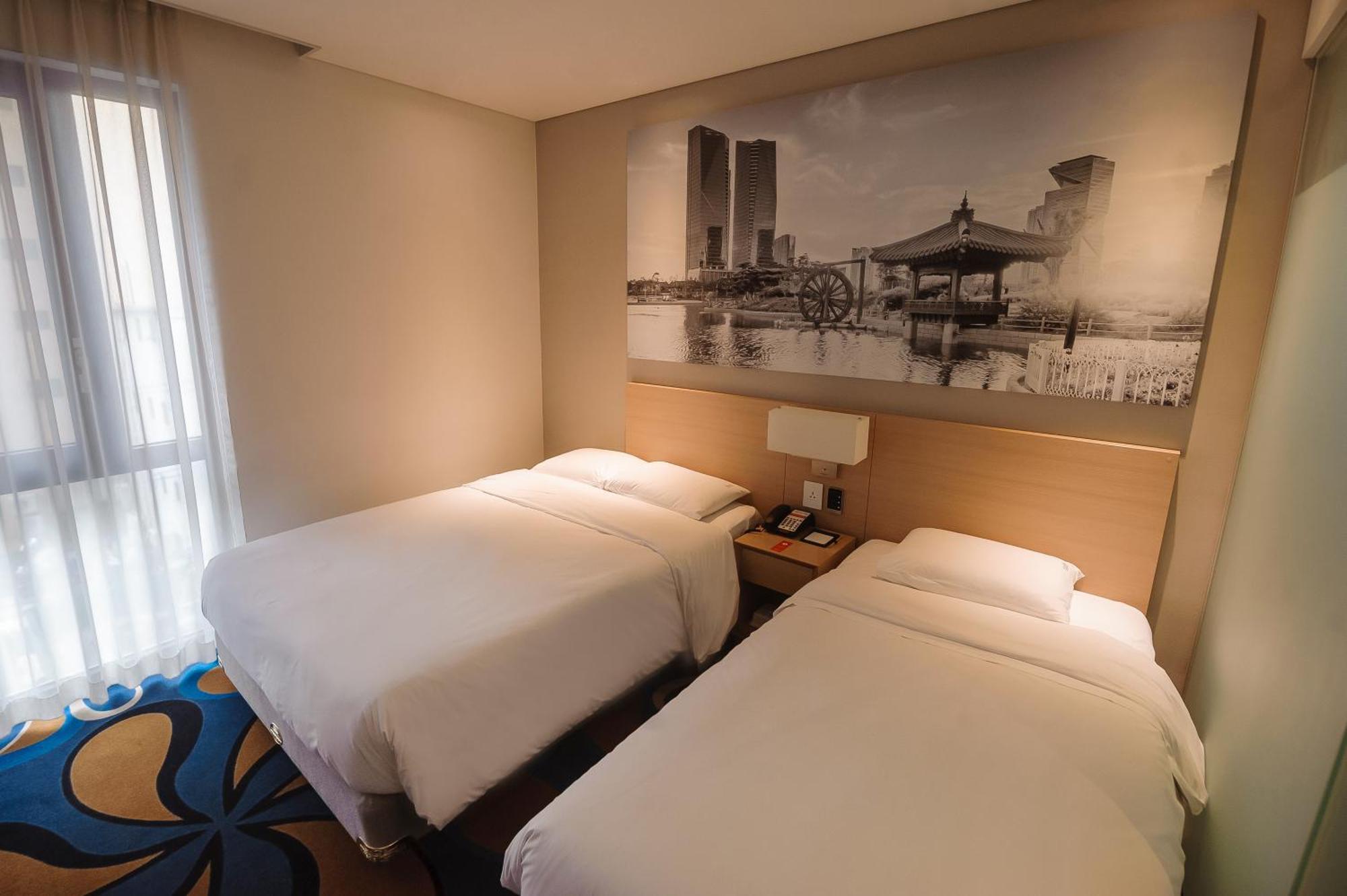 Travelodge Myeongdong Euljiro Szöul Szoba fotó